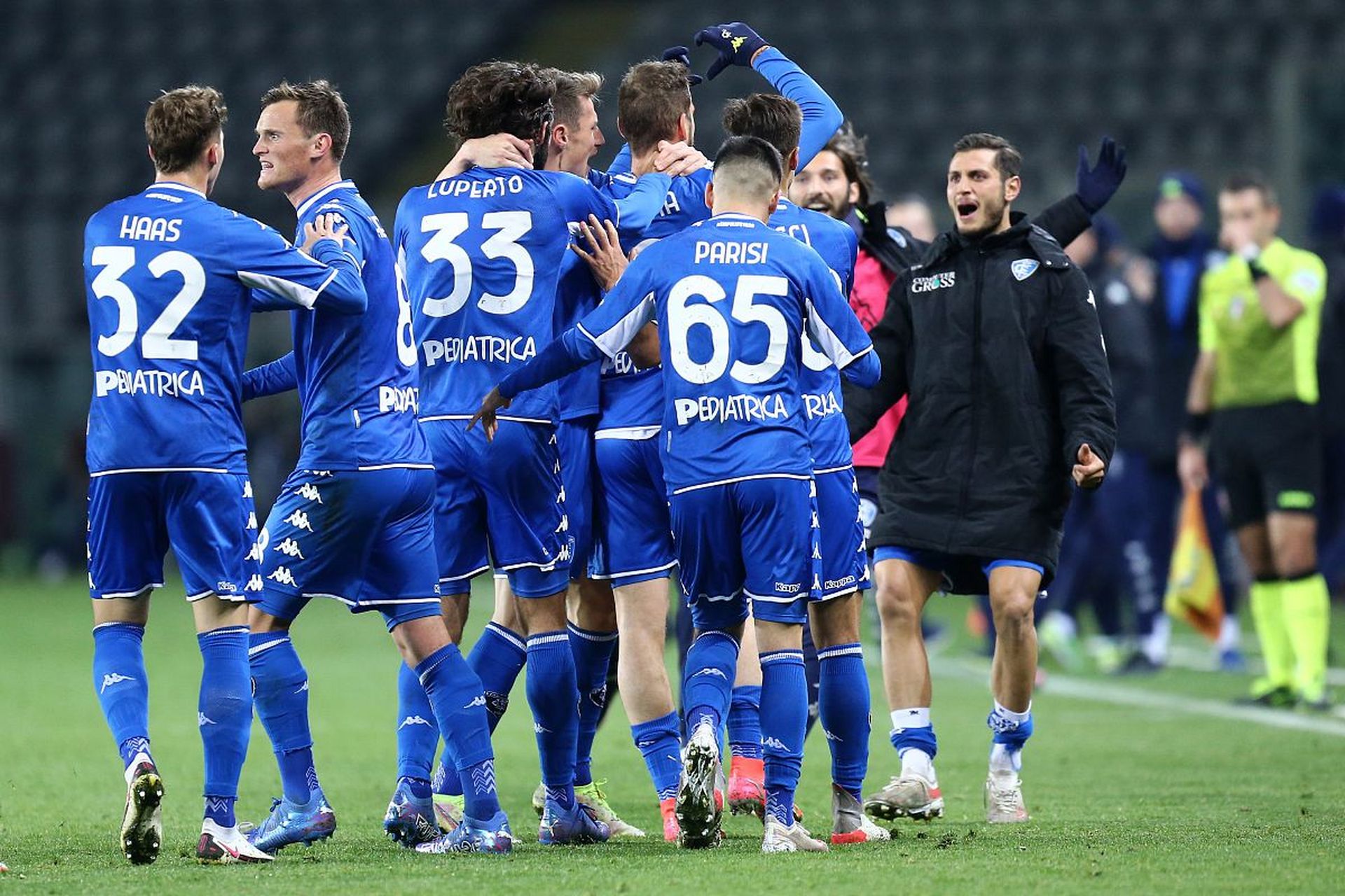 她從小便展 她從小便展